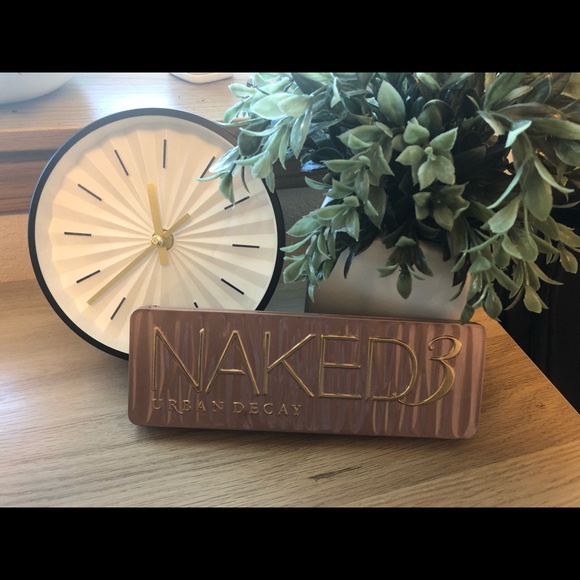 🔥HUGE MOVING SALE🔥Urban Decay Naked 3 Palette - Picture 1 of 4
